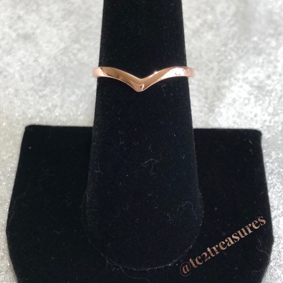 925 Minimalist Chevron Ring- Rose Gold - Picture 2 of 6